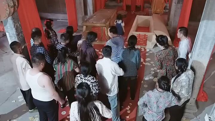 Transmigration:Century old make up artist travelled in the 90's marrying a handsome man cshort drama