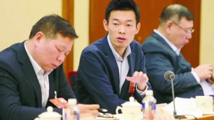 Tân Nguyệt Phi, một sinh viên xuất sắc của Đại học Yale, đã từ chối mức lương hàng triệu nhân dân tệ