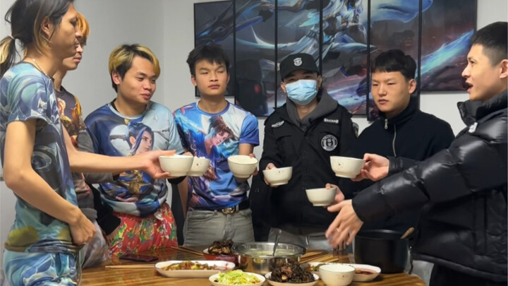 Players from the Chinese server gather together