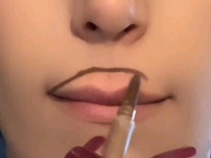 เมคอัพเส้นขอบปากสุดฮิตในยุโรปและอเมริกา