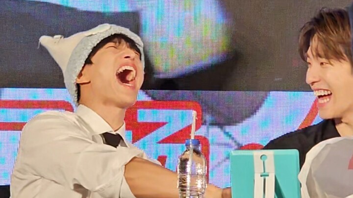 Chan: Kak, coba lihat sendiri apa yang kakak berikan padaku?