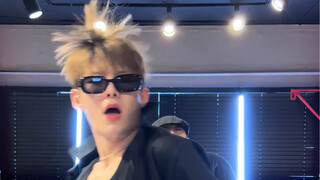 G I DLE SUPER LADY 舞蹈练习。不能再撞车了吧…..