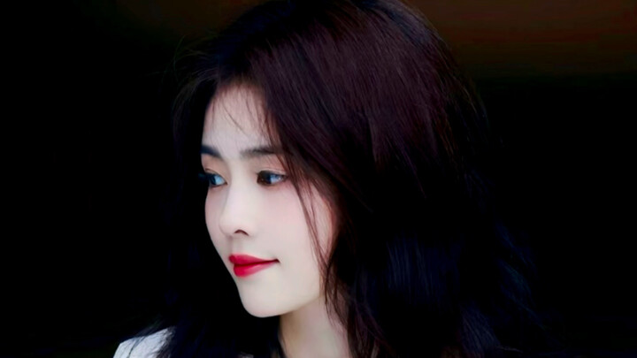 Đây mới là diễn xuất, chẳng cần son phấn tô điểm, chỉ cần một ánh mắt chuyển đổi, một giây đã từ trắ