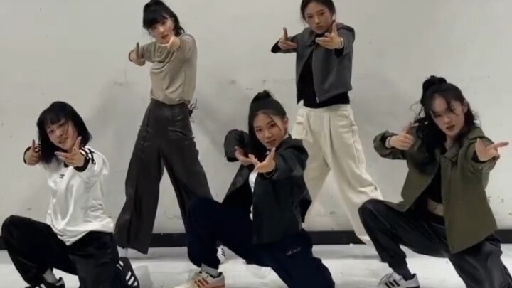 ITZY trình diễn ca khúc chưa từng công bố mang tên "Weapon" dành cho các nữ chiến binh đường phố! Qu