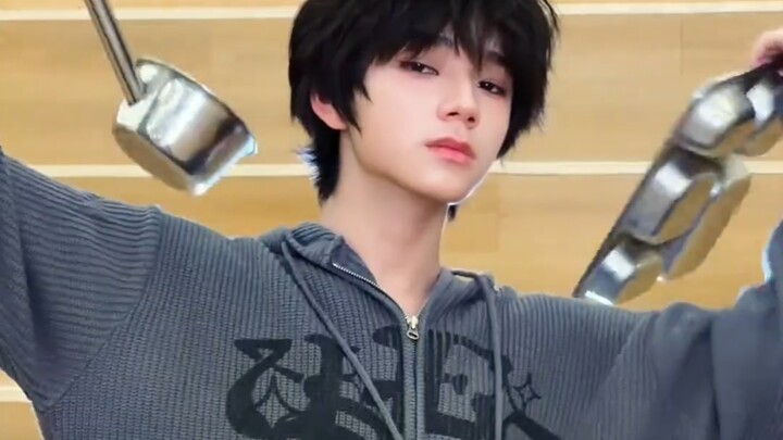 “This is Times Fengjun’s fourth-generation dual visual icons, Xiong Da and Xiong Er, huh?” The two o