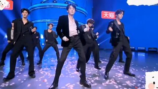 Tan Jianci, Ding Chengxin, Chen Zheyuan, dan Wei Zheming menampilkan tarian kartu dan sapuan kaki! E