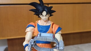 [Stop-motion animation] Goku transforms into Kamen Rider faiz