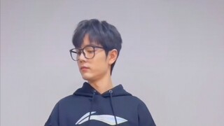 【Xiao Zhan】 211117 Tanda jerawat Xiao Zhan memperbarui penyamaran lightsaber