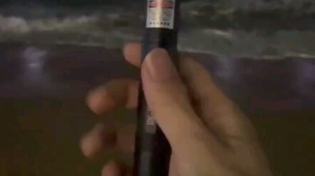 [Hành vi gây nhầm lẫn] Đừng chiếu đèn laser xung quanh!