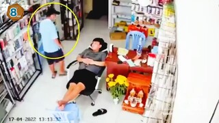 Camera Vô Tình Quay Lại 25 Hành Động Khó Hiểu Khi Nghĩ Người Khác Không Nhìn Thấy