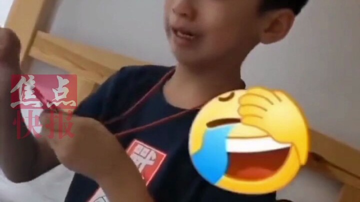 Bocah laki-laki berlinang air mata menuduh ibunya: “Setiap hari kamu pergi tidur di ranjang besar ay