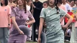 河南焦作，“努力排练半个月 不如抽象十几秒”，网友：看似戴上面具 实则卸下伪装