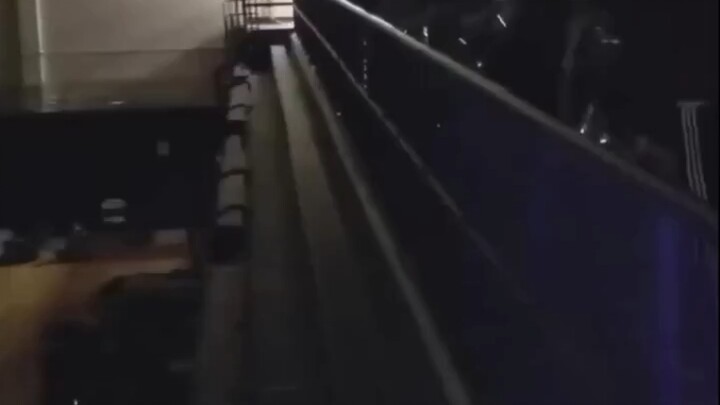 Kalau sebuah band membangunkanmu