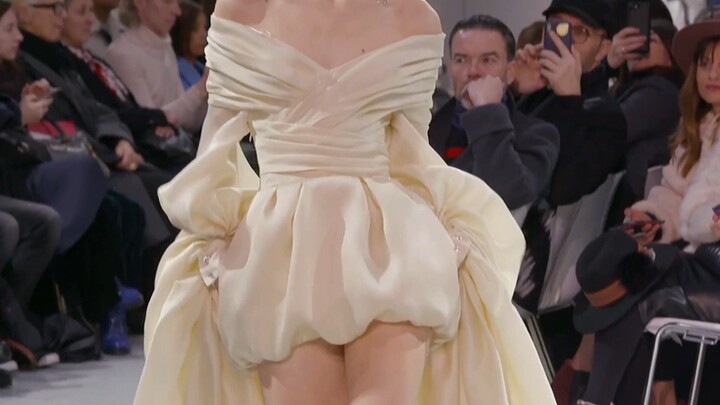 This should be the fairy dress that every girl likes.