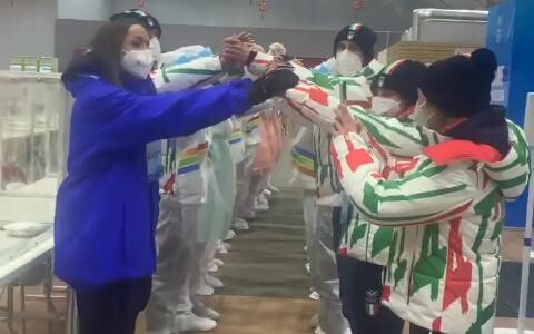 【Thế vận hội Mùa đông Bắc Kinh】Đội tuyển Ý tổ chức bữa tiệc cuối cùng với các tình nguyện viên nhà b