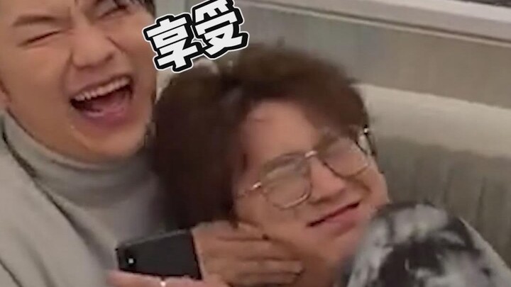 Bicara dengan teman sekamar menggunakan nada pacar, hari ini benar-benar membuat si bodoh ini gila h