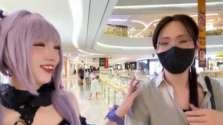 Apa yang akan terjadi jika seorang pria cosplay menjadi Keqing dan memakan makanan kolaborasi KFC Ge