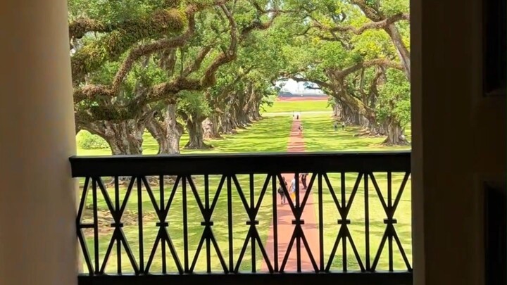 “Selalu ada pemandangan yang begitu indah hingga membuat hati terhenti seketika!”