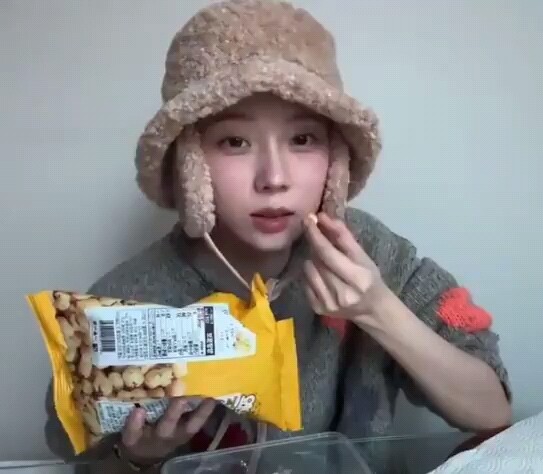 Kim Dong đã tiết lộ trước trong livestream tháng Hai rằng sẽ có “Supernova” rồi nha, ôi ê~