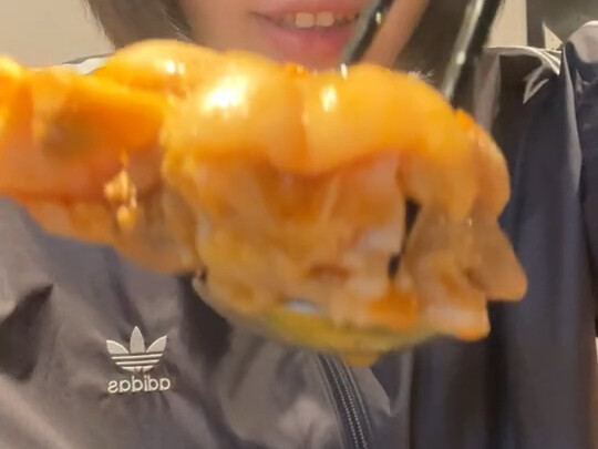 Ăn đi ăn đi! Ăn hết luôn! Ai thích vị chua ngọt, chua cay thì đúng là có phước rồi!