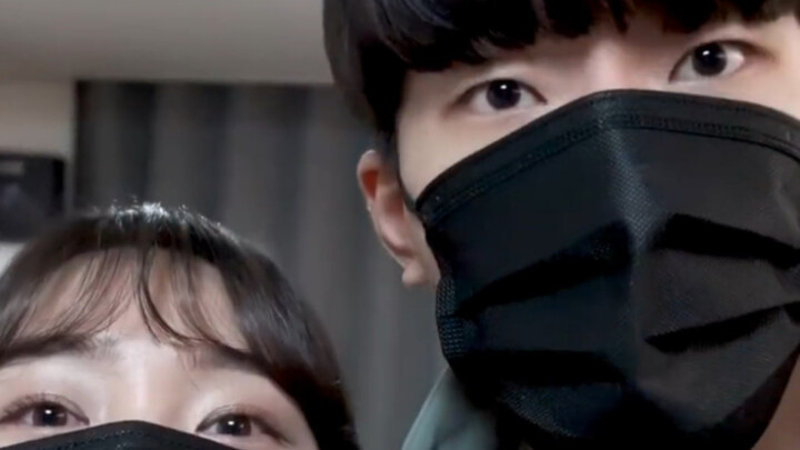 A couple’s vlog Yujun posted—his voice really does sound just like his older brother’s.