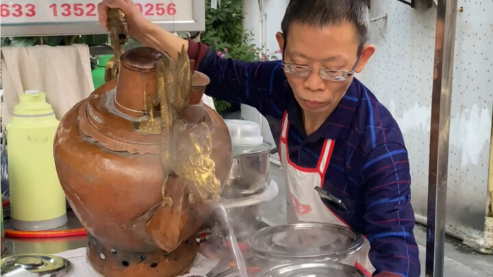 校门口的龙壶桂圆粥！7元一碗料好多啊！