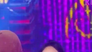 Màn trình diễn đầu tiên của Nayeon (đừng lo, những động tác gây tranh cãi đã được thay đổi)