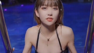 校园女神泳装热舞