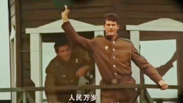 “Đúng là cảnh đen trắng mà sao tôi lại nhìn ra toàn màn hình màu đỏ vậy?”