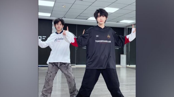 [Chen Yiheng & Chen Junming] SHINee - Lucifer
