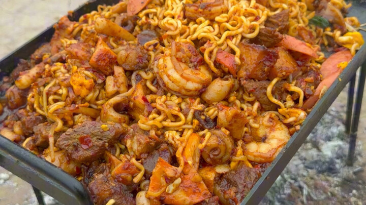 Just grabbing some grilled squid noodles.