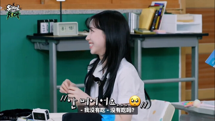 Help! aespa sneaks snacks in class—everyone pretending to be innocent is hilarious!