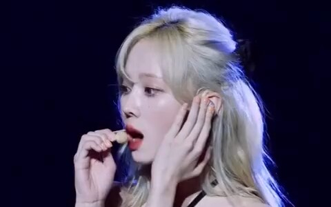 Đoạn video thử giọng của Kim Mìn Đình hát nốt cao với vẻ mặt lạnh lùng đang lan truyền cực mạnh trên