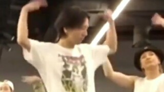 盒仔vlog里认真练舞的云猫猫 DON'T WAIT练习室 金钟云/艺声cut