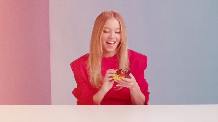 【GQ | Chinese Subtitles】Sydney Babe Visits GQ for an Interview, Reveals Her 10 Essential Everyday Es