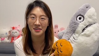 今天给媳妇买了一堆玩偶，她却鲨鲨分不清楚