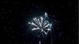 Kompilasi adegan dengan kembang api di malam tahun baru