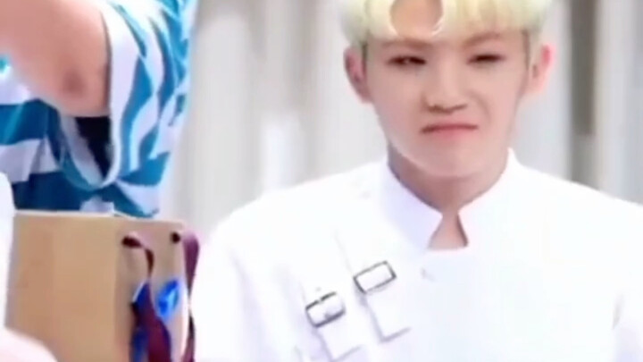 Cá nhân này toàn phản đối: Chuyện về những buổi ký tặng thời kỳ đầu của Cì Rén