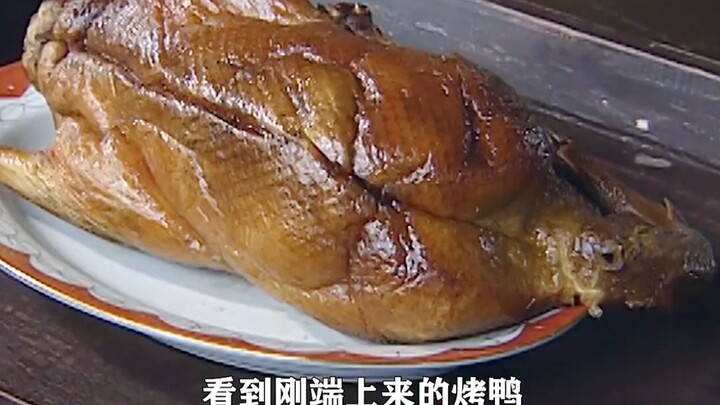 A poor young man went to Fu Jude to eat roast duck and, worried that the restaurant might switch dis