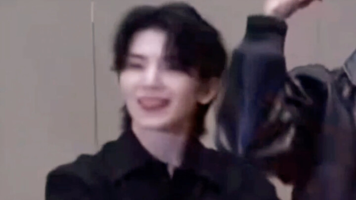 "WOOZI Lee Ji-hoon" one kiss is all it takes