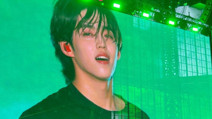 【تشوي سونغ تشول】الوجه العظيم الذي احتل الترند بفضل شعره المبلل…