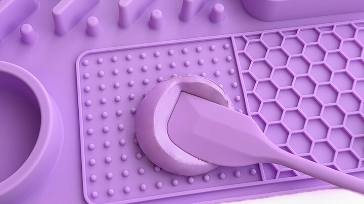 My 3-year-old keeps begging to eat taro-milk pudding in a cute little bowl every single day～