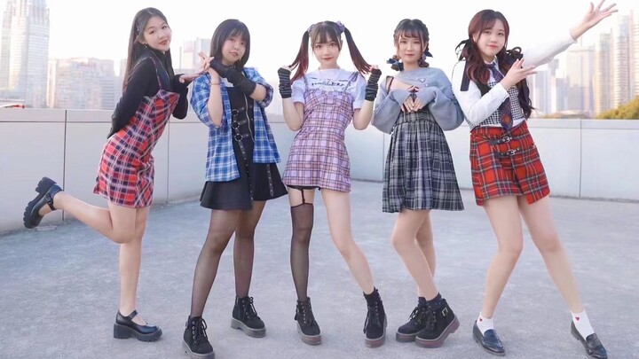 Does this feel right? The Feels' super energetic dance cover [SHC]