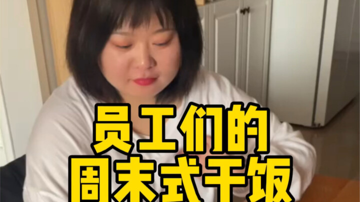 Cảnh ăn uống cuối tuần của các nhân viên