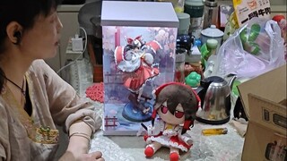 แม่ฉันบอกว่า Reimu เวอร์ชั่น Q น่ารักมากๆ ฉันเลยซื้อ Reimu fumo ให้เธอ และเธอก็ชอบมาก!