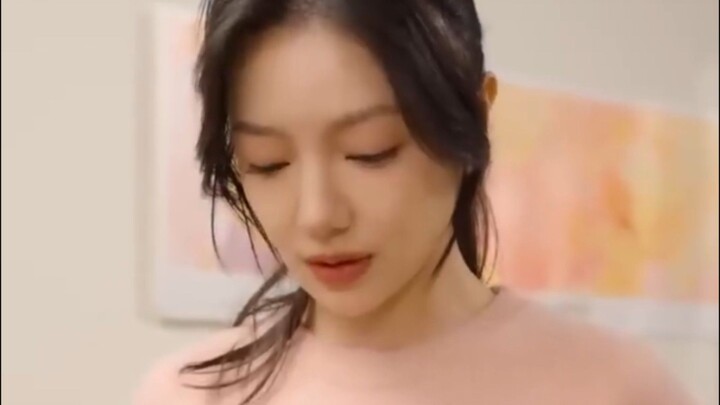 สาวน้อยน่าสงสารตั้งครรภ์แฝดสี่ไม่รู้ตัว