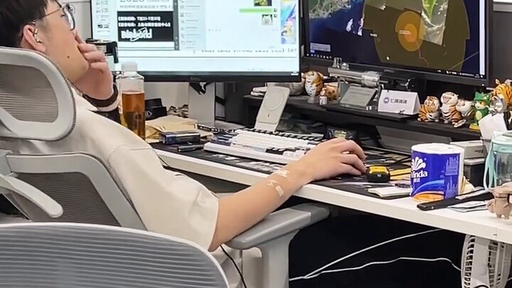 No one cares more about where the typhoon is than my colleague. He really makes me cry to death.