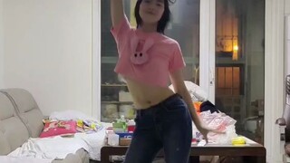 رقصة غلاف كوين كارد، فطر مقلي يعود لفترة محدودة هاهاهاها