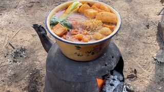 اليوم نأكل شرائح الروبيان واللحم البقري السمين والمعكرونة العريضة.