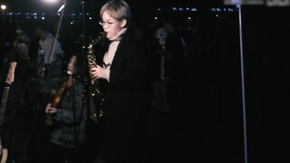 "Killing That Shijiazhuang Man" dibawakan oleh band universitas di taman bermain, "Hidup seperti ini